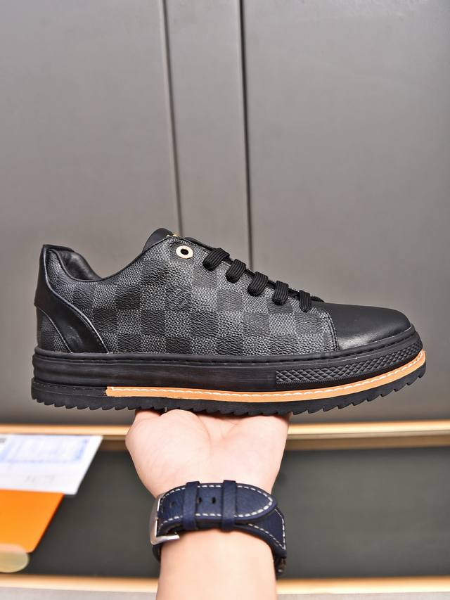 新品 商品商标：Lv* 路易威* 休闲鞋 正码码数: 38-44 可订做45 商品材料：鞋面1:1材质羊皮里，橡胶耐磨大底。